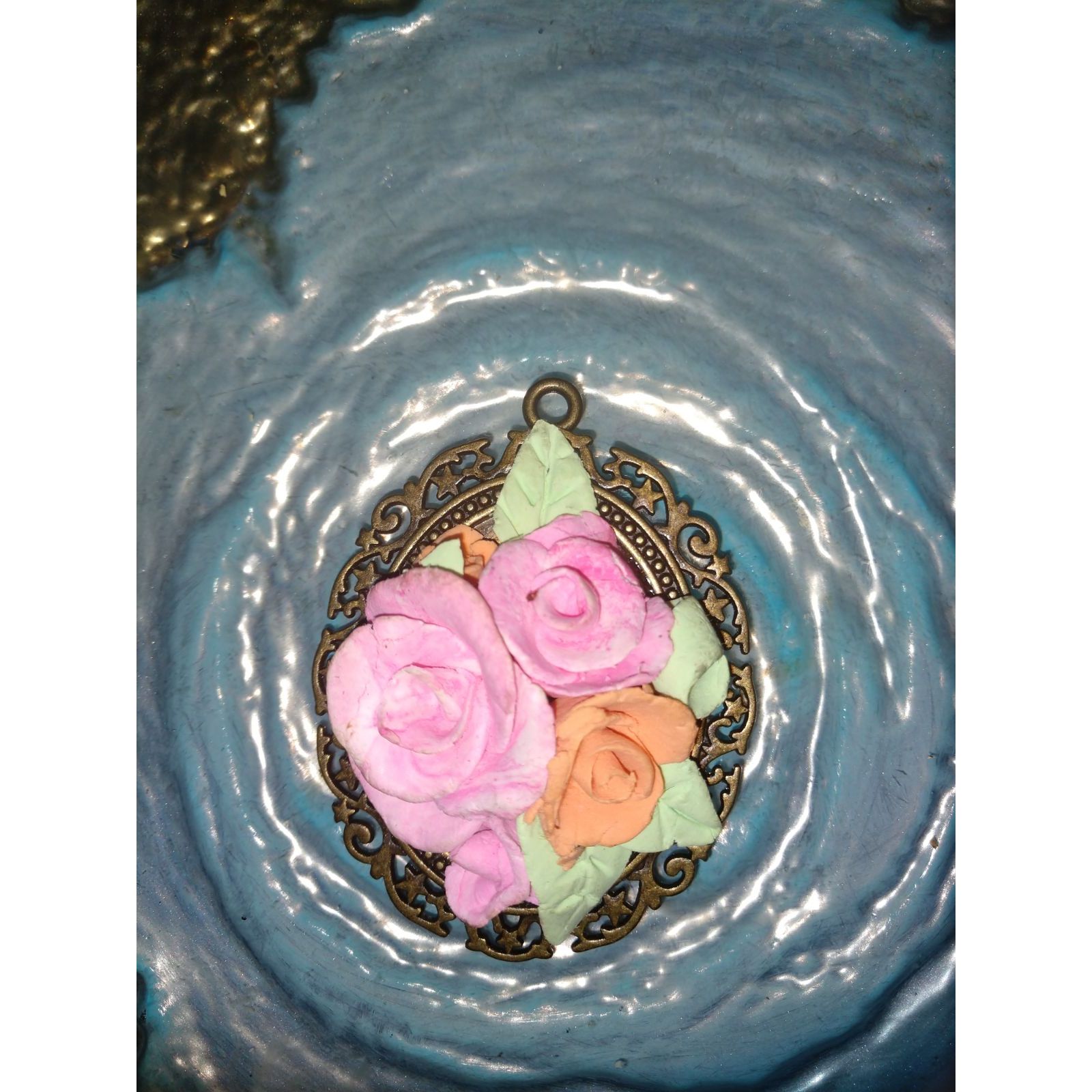 BeautifulFloralAntique Pendant 15$